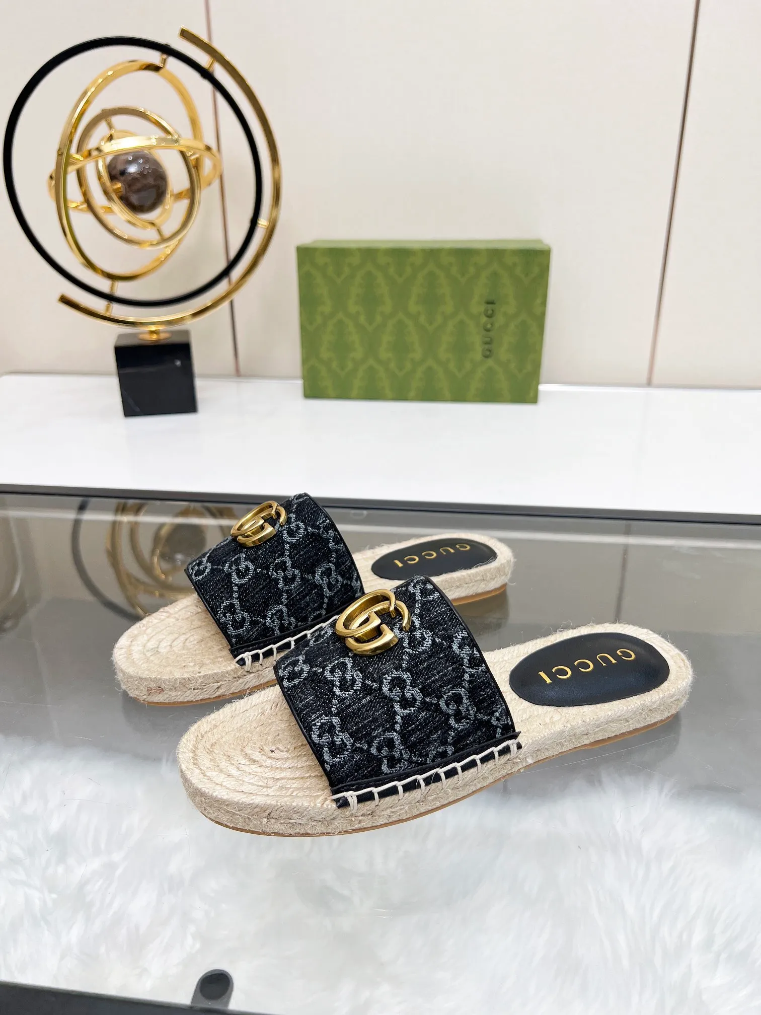 👟👟Ex-factory price 320👟👟 Gucci slippers fisherman shoes new color Injection molded one-piece straw bottom, high-end quality Fabric: Double G imported fabric Lining: sheepskin lining Code number: 35~42 Fabric styles include apricot, floral, pink, black, blue, burgundy, champagne, green, orange, cyan, starry sky, more than 30 colors to choose from, many colors to be updated in the future ,,,,,,,,